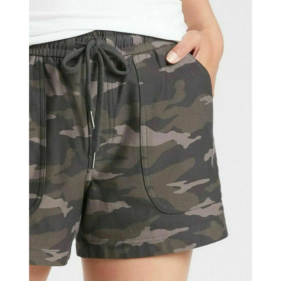 Athleta Farallon Short Camo Green Size 14 EUC - Picture 2 of 6